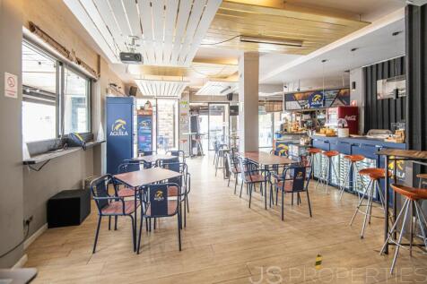 COMMERCIAL PREMISSES FOR SALE IN THE CENTER OF PUERTO POLLENSA