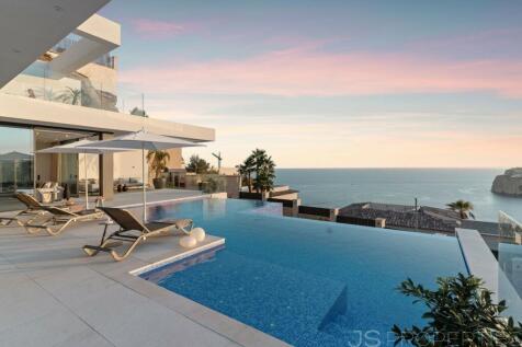 Ultra modern new build villa in Cala Llamp