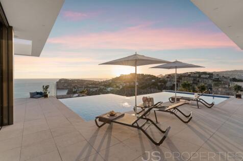 Ultra modern new build villa in Cala Llamp