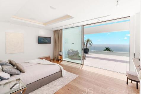 Ultra modern new build villa in Cala Llamp