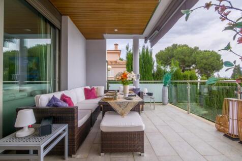 Villa with sea views and rental license 