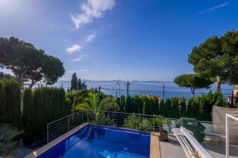 Villa with sea views and rental license 
