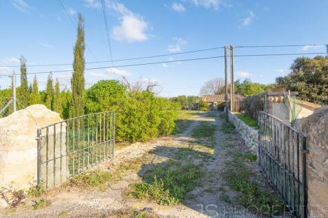 Land with license to build