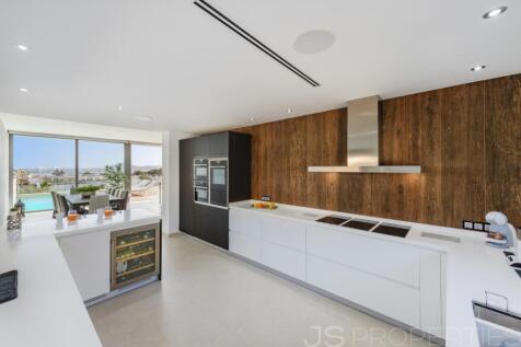 MAGNIFICENT VILLA WITH UNOBSTRUCTED VIEWS OF PUERTO POLLENSA BAY