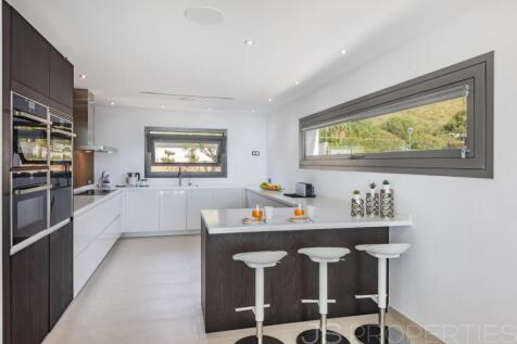 MAGNIFICENT VILLA WITH UNOBSTRUCTED VIEWS OF PUERTO POLLENSA BAY