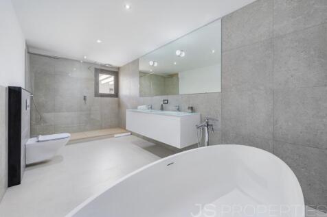 MAGNIFICENT VILLA WITH UNOBSTRUCTED VIEWS OF PUERTO POLLENSA BAY