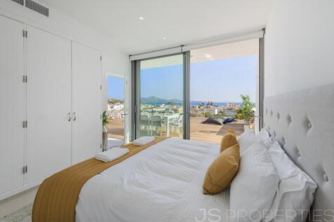 MAGNIFICENT VILLA WITH UNOBSTRUCTED VIEWS OF PUERTO POLLENSA BAY