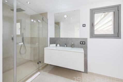MAGNIFICENT VILLA WITH UNOBSTRUCTED VIEWS OF PUERTO POLLENSA BAY