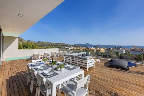 MAGNIFICENT VILLA WITH UNOBSTRUCTED VIEWS OF PUERTO POLLENSA BAY