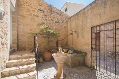TOWN HOUSE IN ALCUDIA