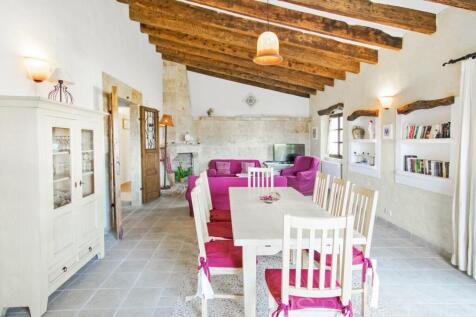 Excellent villa for sale in Alcudia with tourists license