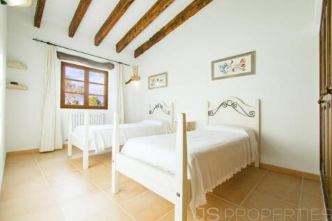 Excellent villa for sale in Alcudia with tourists license