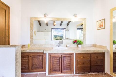 Excellent villa for sale in Alcudia with tourists license