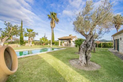 Excellent villa for sale in Alcudia with tourists license