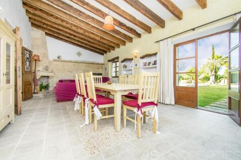 Excellent villa for sale in Alcudia with tourists license