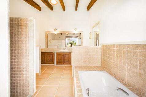 Excellent villa for sale in Alcudia with tourists license