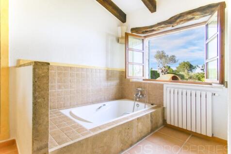Excellent villa for sale in Alcudia with tourists license