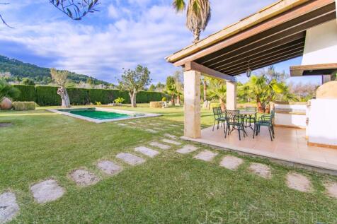 Excellent villa for sale in Alcudia with tourists license