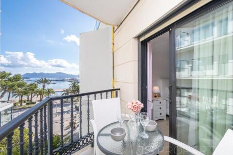 APARTMENT WITH  SEA VIEWS AND RENTAL LICENSE