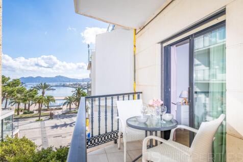 APARTMENT WITH  SEA VIEWS AND RENTAL LICENSE