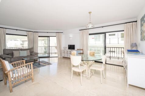 APARTMENT WITH  SEA VIEWS AND RENTAL LICENSE
