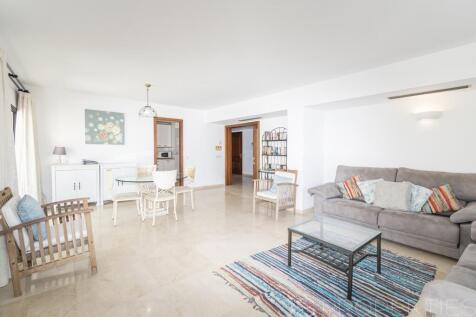APARTMENT WITH  SEA VIEWS AND RENTAL LICENSE