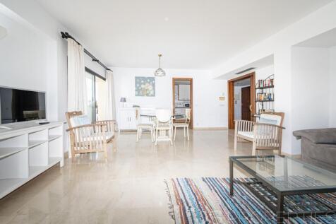 APARTMENT WITH  SEA VIEWS AND RENTAL LICENSE