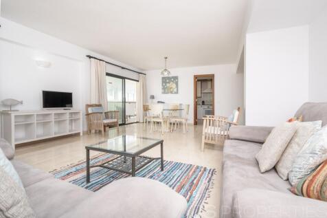 APARTMENT WITH  SEA VIEWS AND RENTAL LICENSE