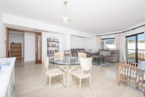 APARTMENT WITH  SEA VIEWS AND RENTAL LICENSE