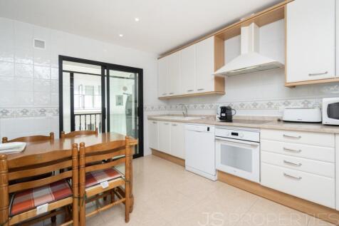 APARTMENT WITH  SEA VIEWS AND RENTAL LICENSE