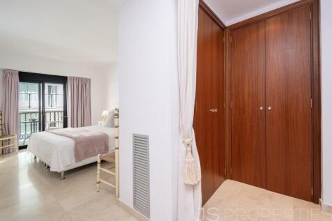 APARTMENT WITH  SEA VIEWS AND RENTAL LICENSE