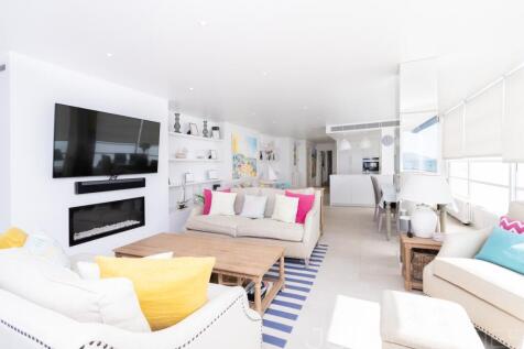 STUNNING FRONT LINE APARTMENT IN PORT DE POLLENSA