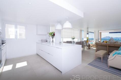 STUNNING FRONT LINE APARTMENT IN PORT DE POLLENSA