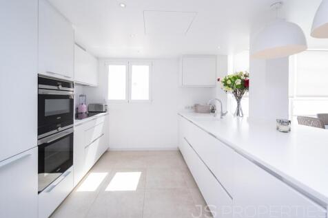 STUNNING FRONT LINE APARTMENT IN PORT DE POLLENSA