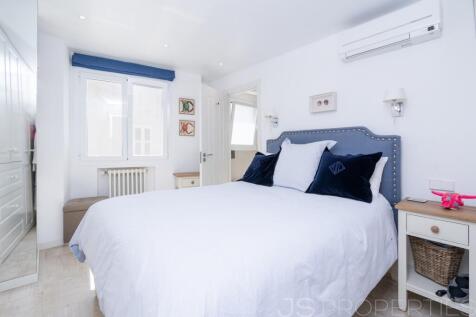 STUNNING FRONT LINE APARTMENT IN PORT DE POLLENSA