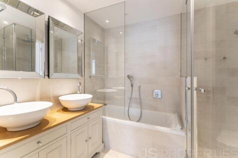STUNNING FRONT LINE APARTMENT IN PORT DE POLLENSA