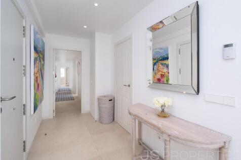 STUNNING FRONT LINE APARTMENT IN PORT DE POLLENSA
