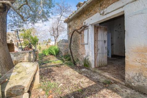 COUNTRY HOUSE WITH LAND