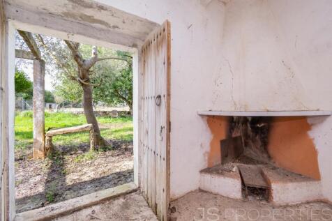 COUNTRY HOUSE WITH LAND