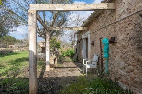 COUNTRY HOUSE WITH LAND