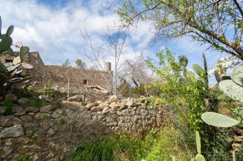COUNTRY HOUSE WITH LAND