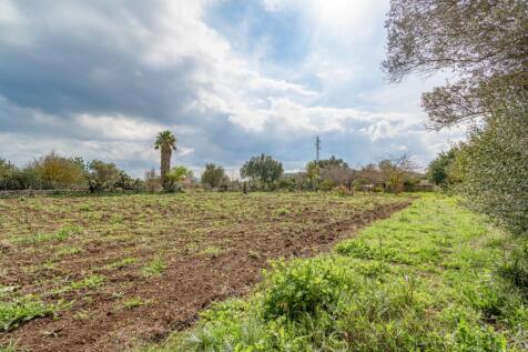 COUNTRY HOUSE WITH LAND