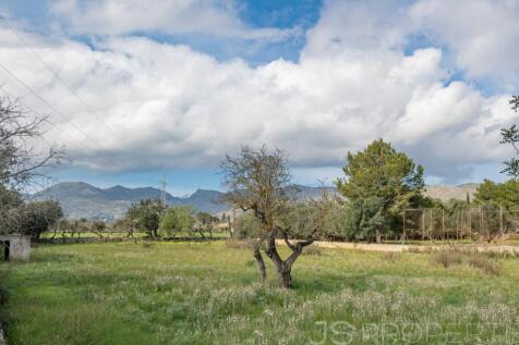 COUNTRY HOUSE WITH LAND