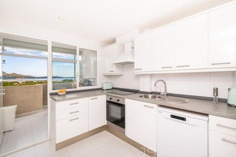 Penthouse in Gotmar with 3 Bedrooms and Sea View