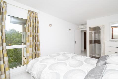 Penthouse in Gotmar with 3 Bedrooms and Sea View