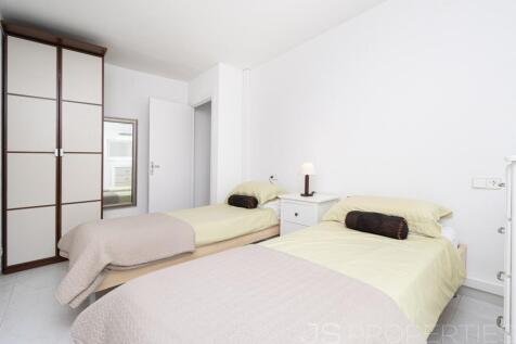 Penthouse in Gotmar with 3 Bedrooms and Sea View
