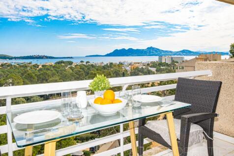 Penthouse in Gotmar with 3 Bedrooms and Sea View