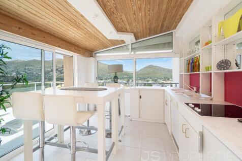Penthouse in Gotmar with 3 Bedrooms and Sea View