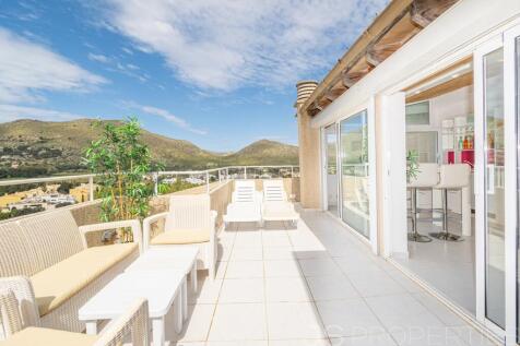 Penthouse in Gotmar with 3 Bedrooms and Sea View