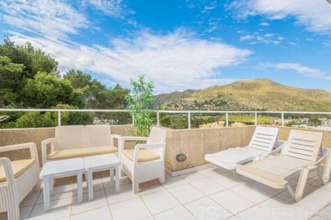 Penthouse in Gotmar with 3 Bedrooms and Sea View